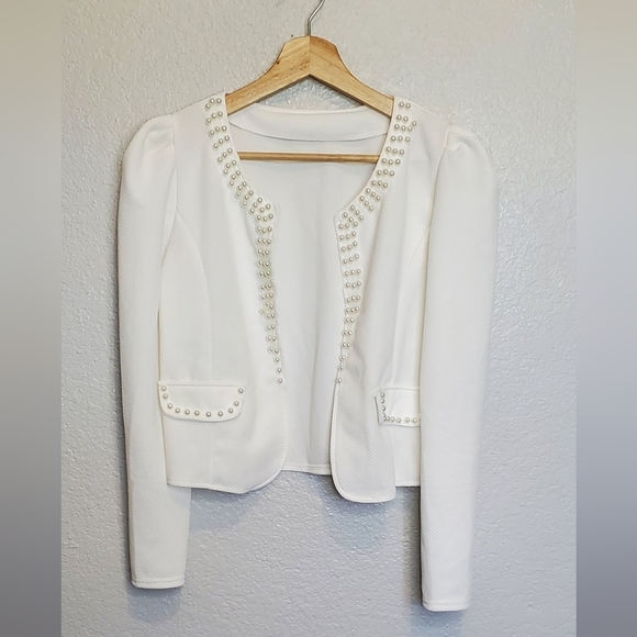 Pearl-Embellished White Textured Puff Shoulders Open Front Jacket - Picture 2 of 8